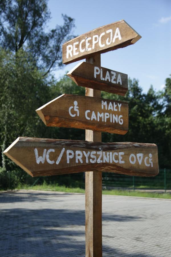 Camping Oaza Blonie Kornik Domki Standard Plus - 3 Pokoje المظهر الخارجي الصورة